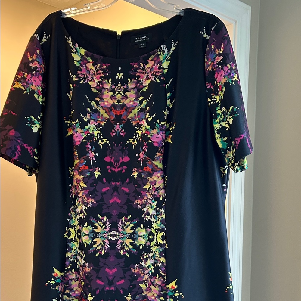 Tahari Black Short Sleeve Knee Below the Knee Dress with Vibrant Floral Design